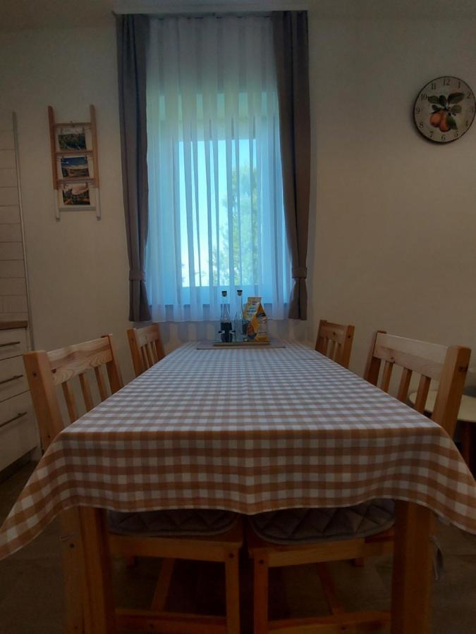 Holiday Home, Apartman Obajdin Слуни Экстерьер фото