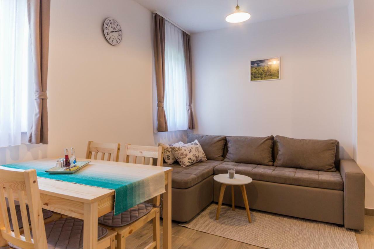 Holiday Home, Apartman Obajdin Слуни Экстерьер фото